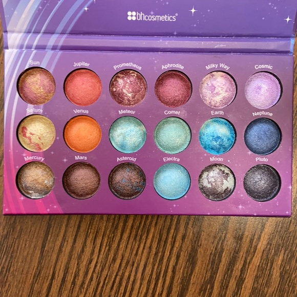 BHcosmetics Galaxy Chic eyeshadow palette. EXPIRED - Picture 3 of 3